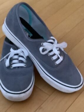 Vans lace up size 8